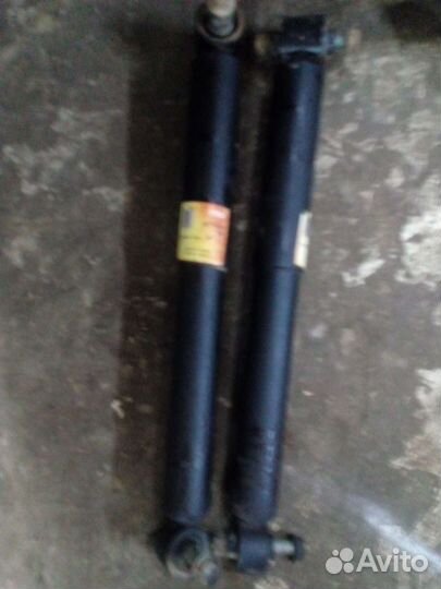 Задние Стойки Амортизаторы.Ниссан Кашкай. 08 г