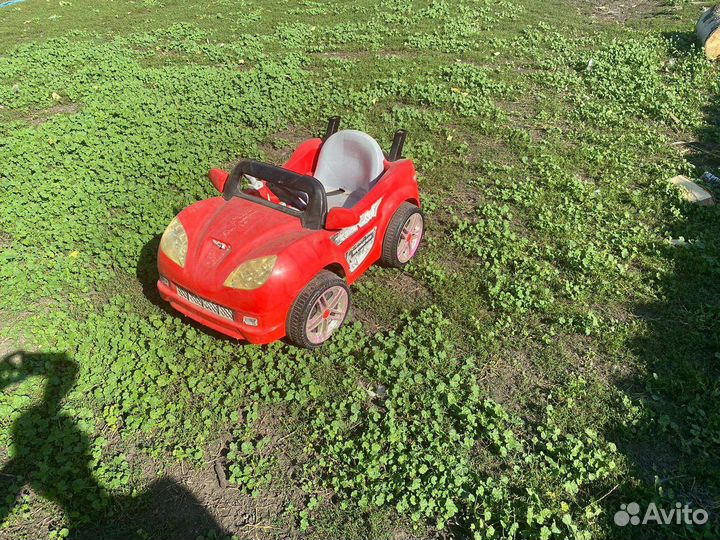 Машинка-каталка электрическая