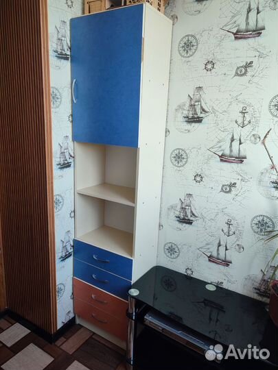 Шкаф-пенал и подвесной ящик