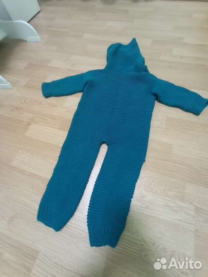 Вязанный комбинезон ручной работы