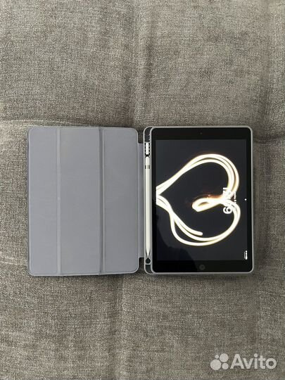 iPad 8, 2020 128gb + pencil. space grey