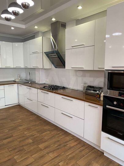3-к. квартира, 106 м², 4/6 эт.
