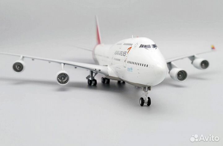 Модель самолета 1/200 Boeing 747-400M Asiana Airli