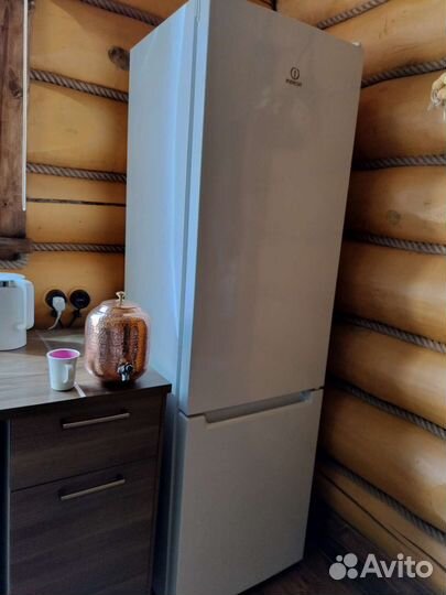 Холодильник бу indesit