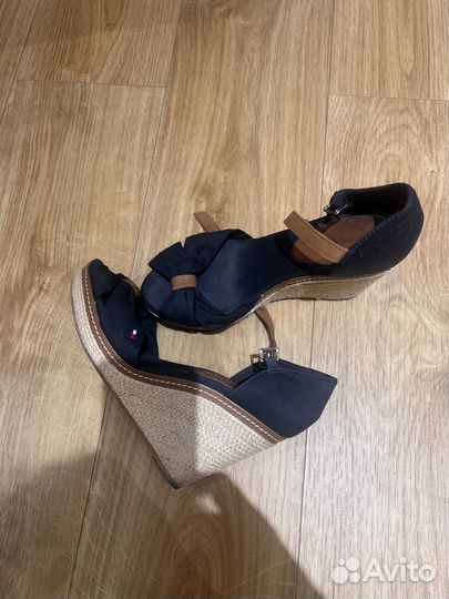 Tommy hilfiger босоножки