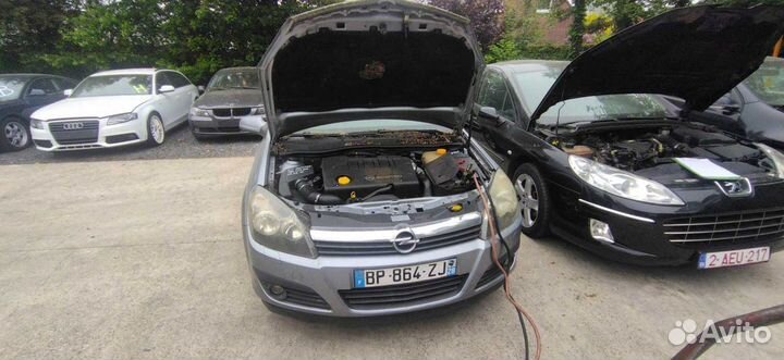 Бардачок (вещевой ящик) opel astra H 2005