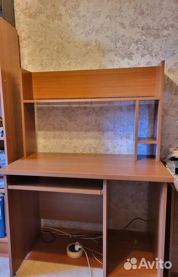 Стол письменный с надстройкой