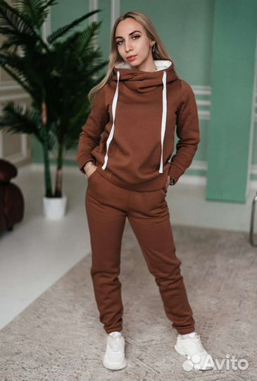 Спортивный костюм женский