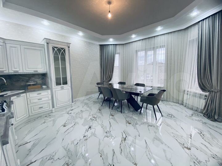 Дом 360 м² на участке 6 сот.