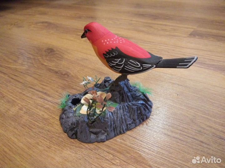 Статуэтка птица