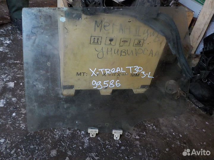 Стекло nissan xtrail T30 заднее левое