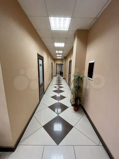 Офис с витражным остеклением, 12 м²