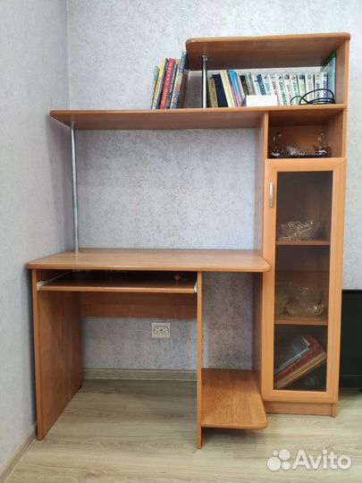 Компьютерный(письменный) стол со шкафом