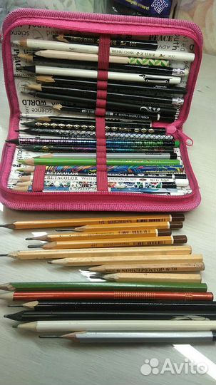 Пенал с карандашами