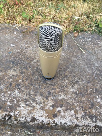 Студийный микрофон