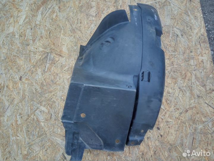 Рено Трафик подкрылок передний правый задняя часть