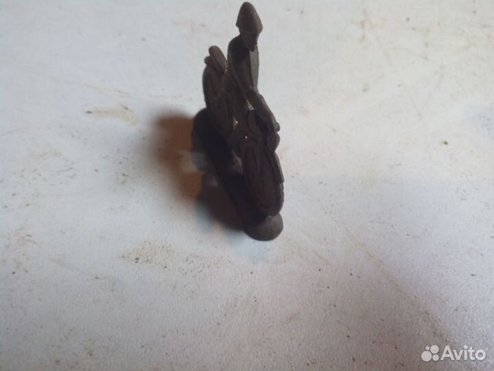 Солдатик на мотоцикле железный