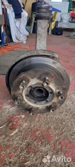 Mitsubishi fuso canter левая ступица