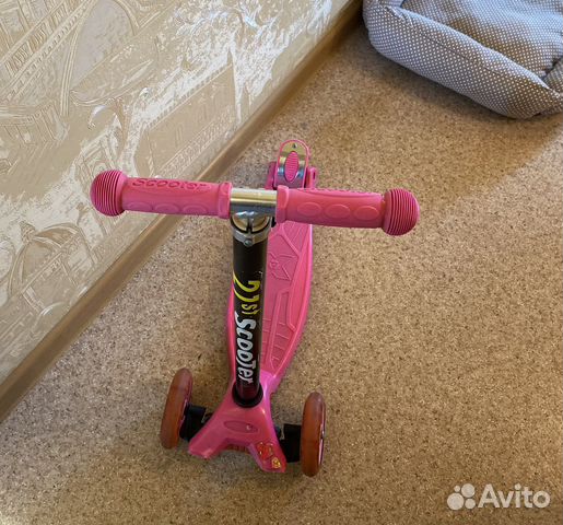 Самокат трехколесный