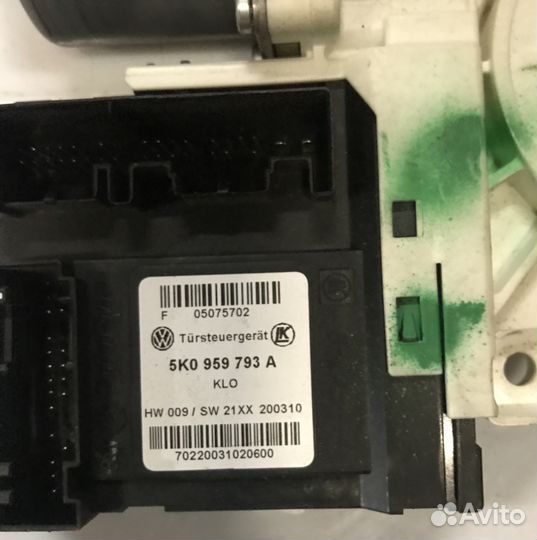 Моторчик стеклоподьемника на Тигуан