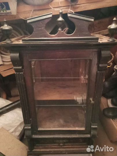 Шкаф старинный навесной