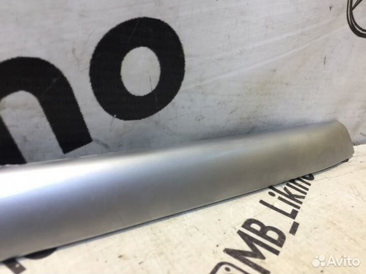 Накладка обшивки двери задняя левая Mercedes-Benz