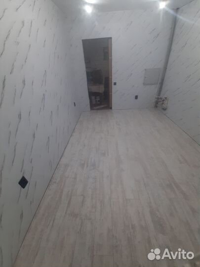 Укладка ламината, установка плинтуса, клейка обоев