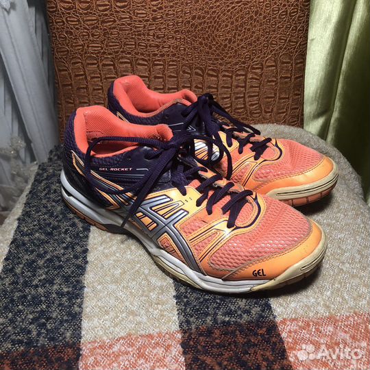 Кроссовки женские asics