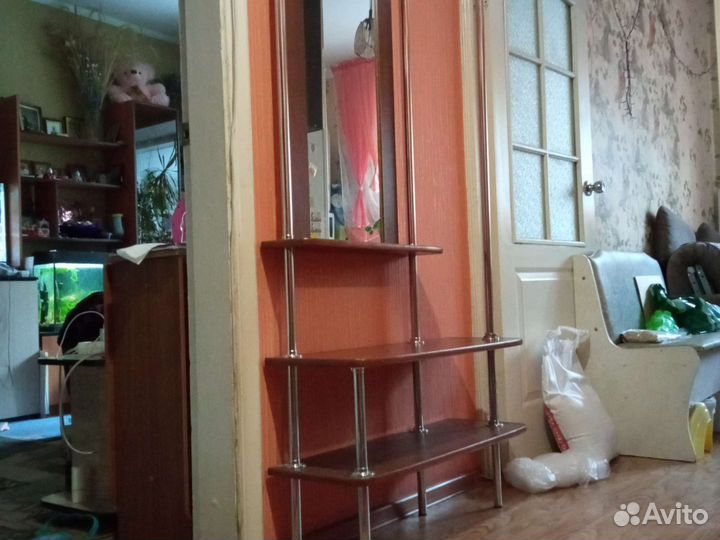 Зеркало с полкой в прихожей