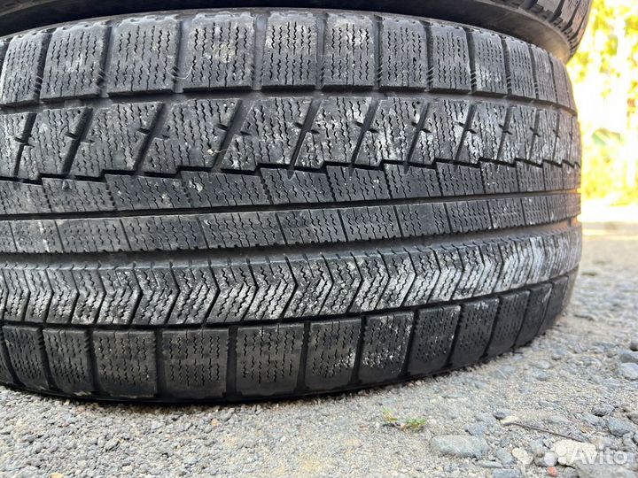 Bridgestone Blizzak VRX 235/45 R17 97H