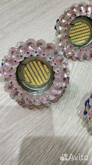 Люстра 4 шт. и 3 лампочки