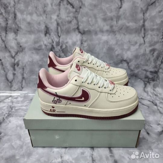 Кроссовки женские Nike красная белая смесь