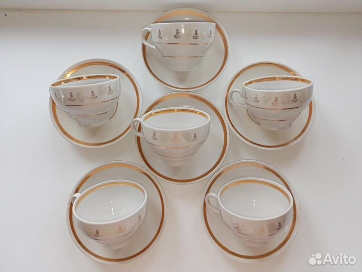 Чайные чашки с блюдцами