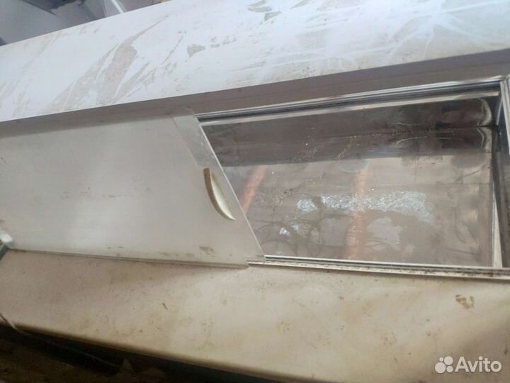 Холодильник витрина,без полок