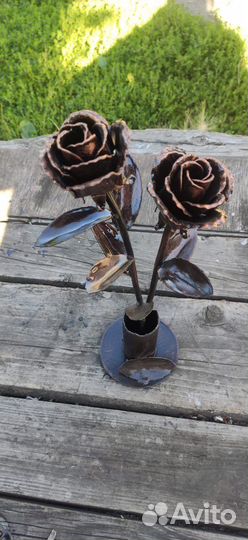 Вазоны розы металические
