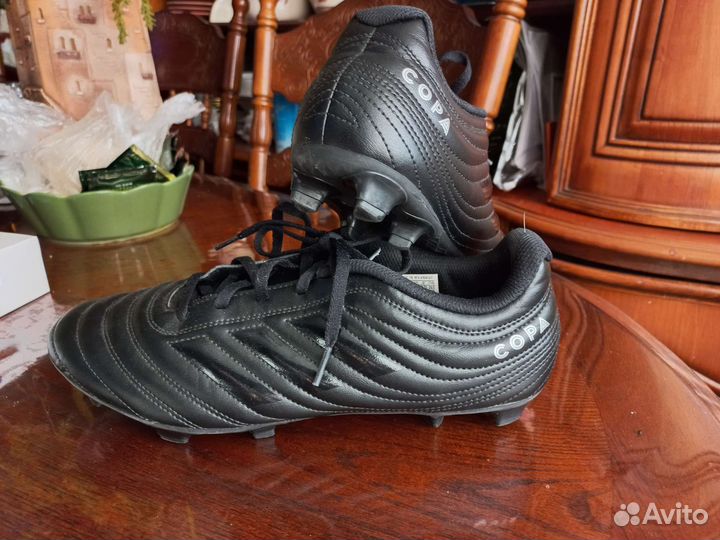 Футбольные бутсы adidas