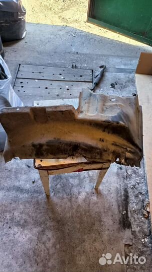 Много запчастей на mitsubishi lancer цедия