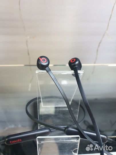 Беспроводные наушники Beats Flex