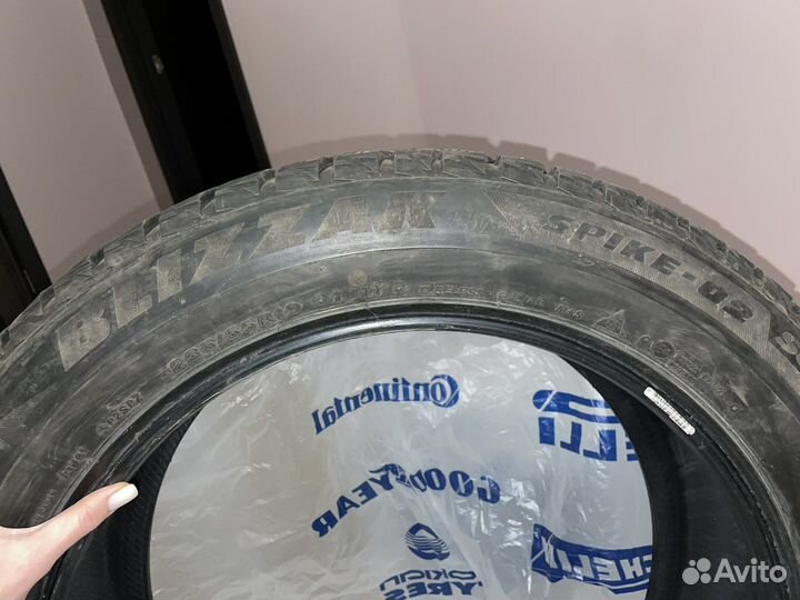Bridgestone Blizzak Spike-02 SUV 235/55 R19 101T