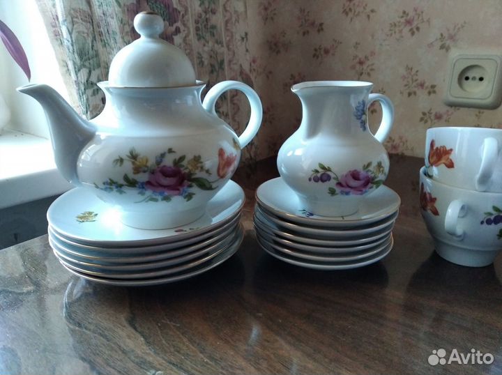 Продается фарфоровый чайный сервиз ГДР