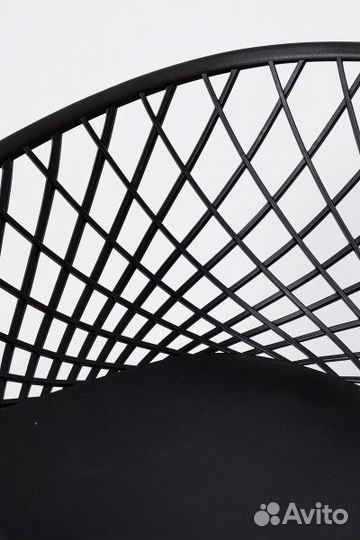 Стул черный пластиковый