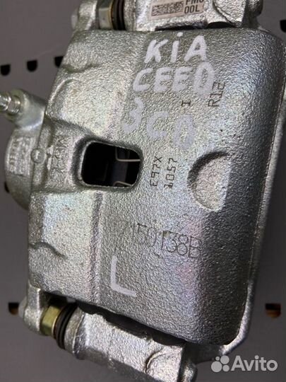 Суппорт передний левый Kia Ceed 3 CD 2018