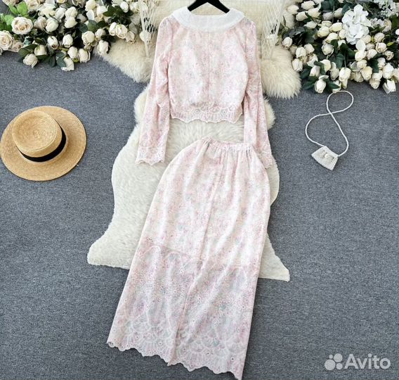 Костюм с юбкой s