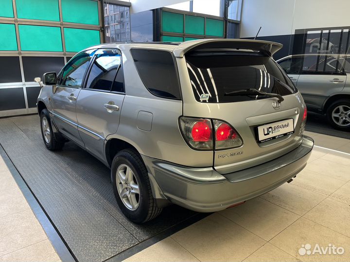 Toyota Harrier 2.4 AT, 2002, 383 400 км