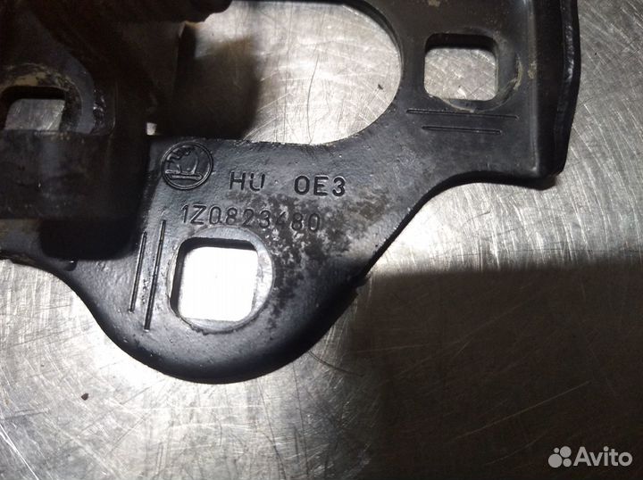 Замок капота Skoda Octavia A5 2008-2013