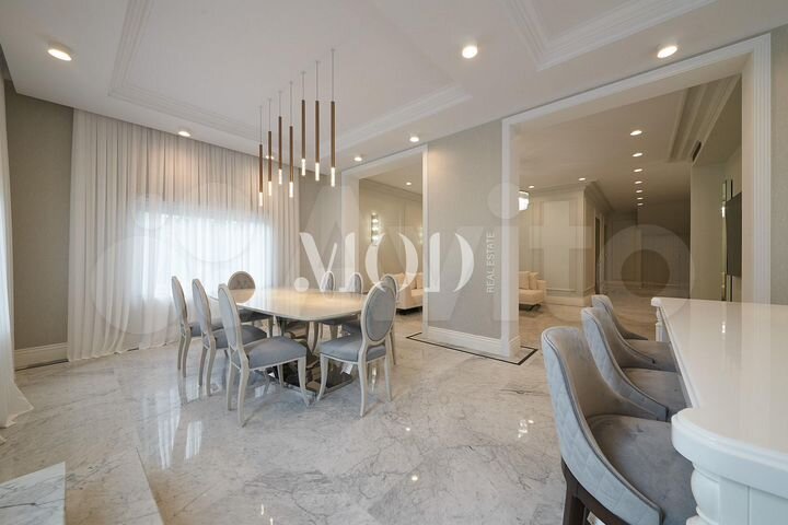 Коттедж 360 м² на участке 8 сот.