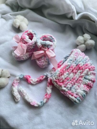 Комплект на выписку чепчик пинетки для девочки