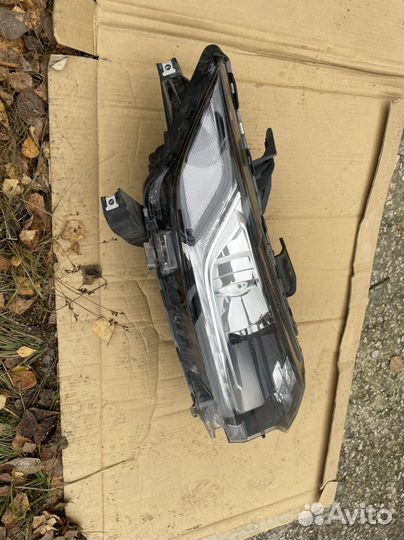 Фара правая Mitsubishi Outlander 3