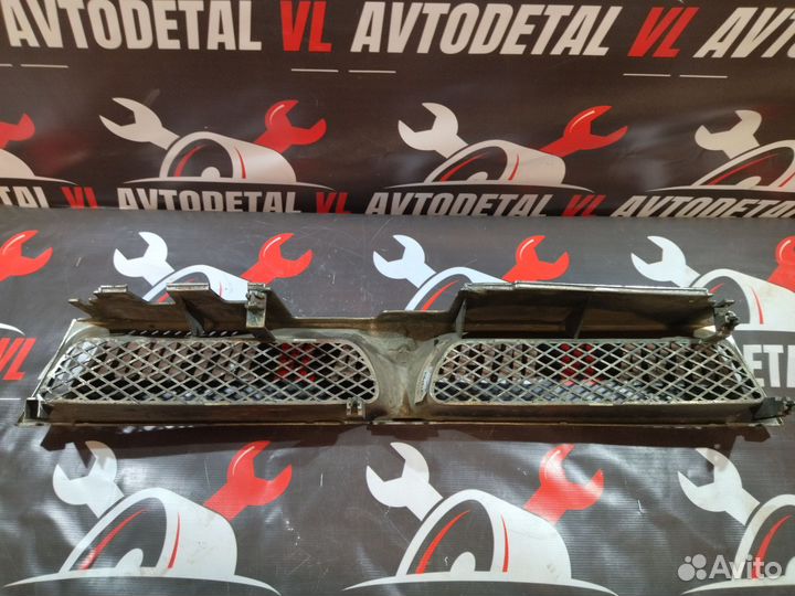 Решетка радиатора Mitsubishi Galant 8