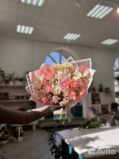 Альстромерия стойкий букет цветов с доставкой